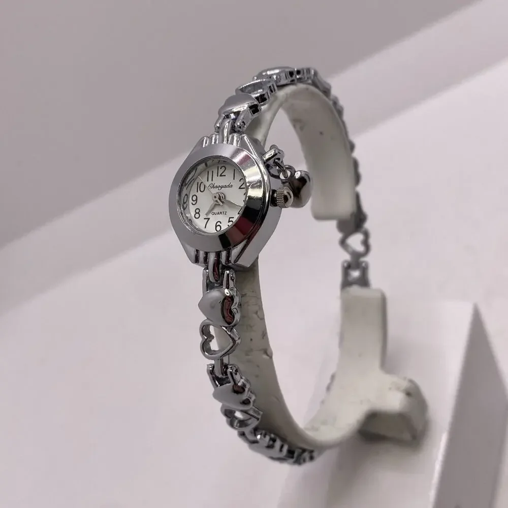 Silver Womens Heart Shaped Silver Fashion Watch Works New Battery